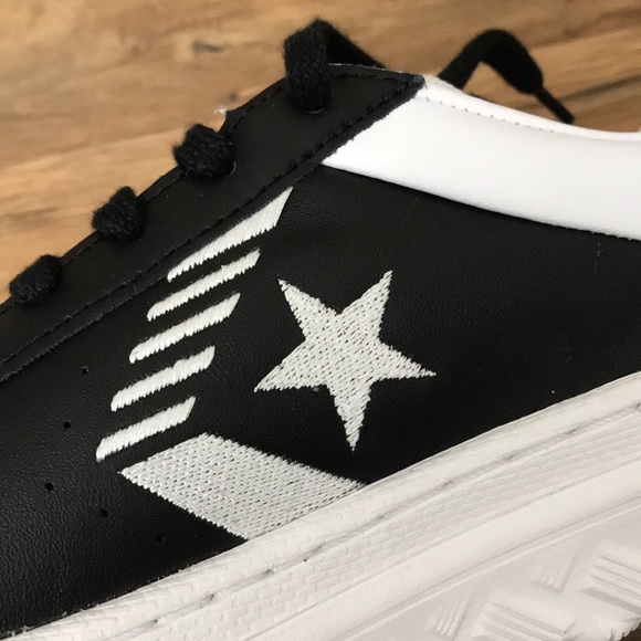 CONVERSE LOW TOP BRAND NEW - Picture 10 of 16